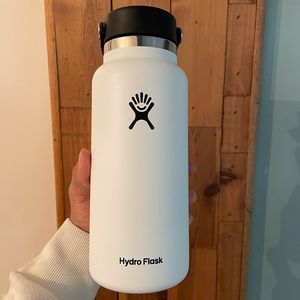 White 32 oz hydro flask
